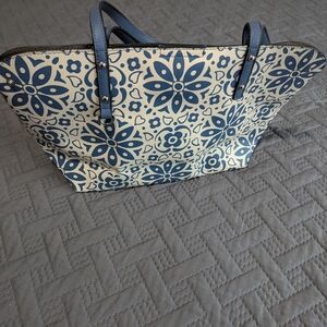 New Directions Blue and Cream Floral Tote